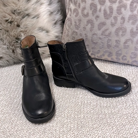 Comfortiva Shoes - Comfortiva Align Black Embossed Leather Chunky Moto Ankle Boots Sz 7
